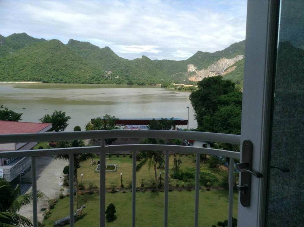 Hotel Kan Kanchanaburi City Exteriör bild
