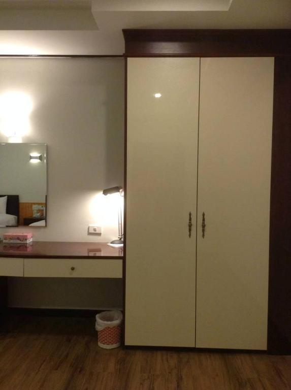 Hotel Kan Kanchanaburi City Rum bild